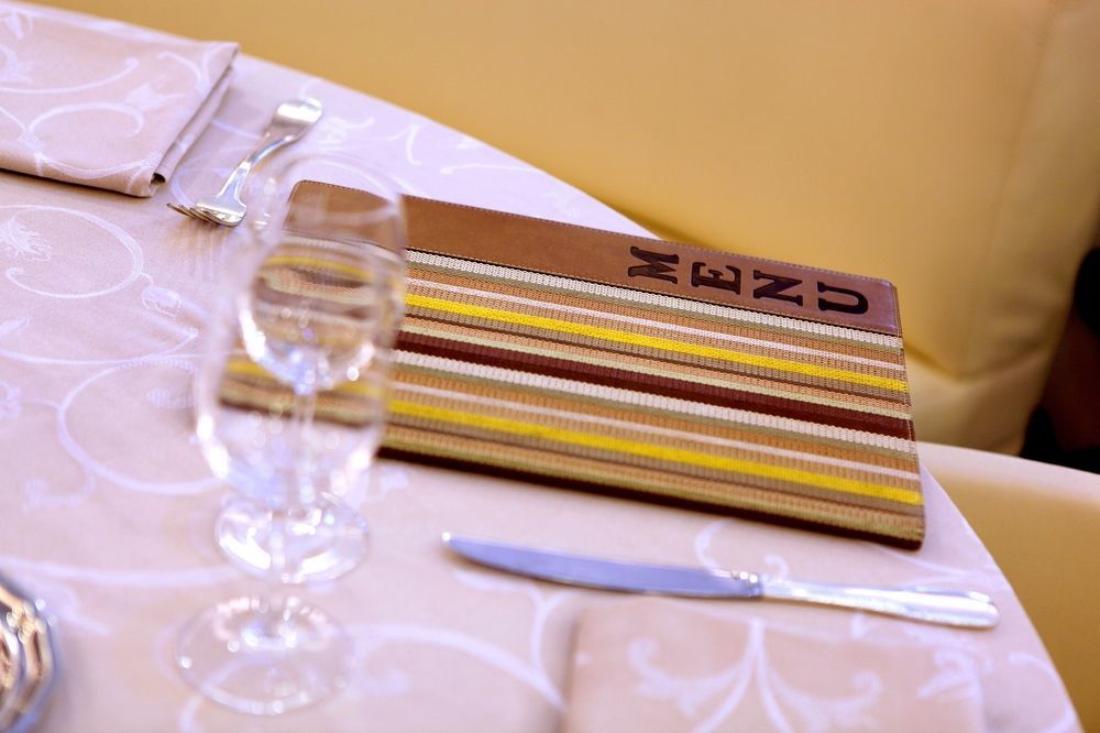 Logis Hotel Restaurant De La Paix Lodève Exteriér fotografie